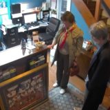 Američka policija traži državljanina Srbije osumnjičenog za krađu vina u vrednosti 38.000 dolara (VIDEO) 5