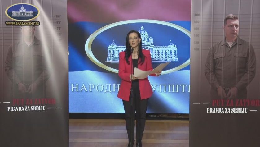 Marinika Tepić u Skupštini čita "optužnicu" protiv Zorane Mihajlović 11