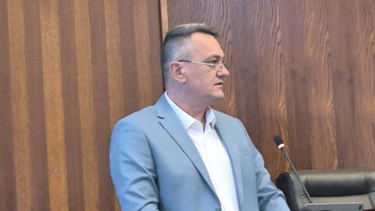 Da li je vreme da se opozicija vidljivije uključi u proteste i bude štit studentima? 2