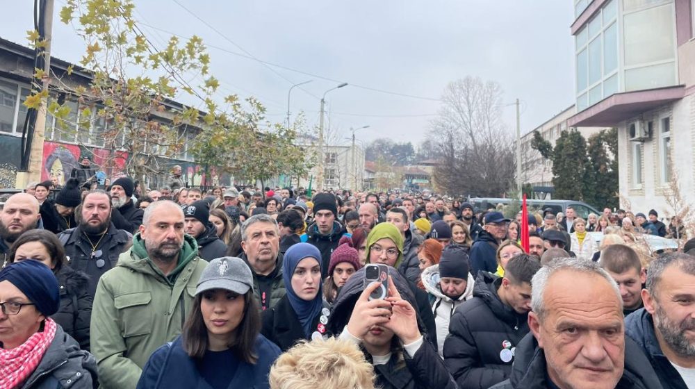 (BLOG) Protest u Novom Pazaru, studenti traže ostavke (VIDEO) 11