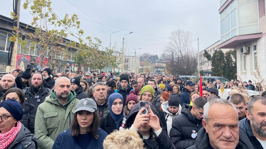 (BLOG) "Ili oni ili mi": Studenti blokirali magistralu i ključne saobraćajnice u Novom Pazaru (VIDEO) 2