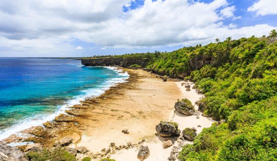 Kakva zemlja! Nedeljom ne radi aerodrom, pista prelazi preko prometne ulice, a ljudi su najteži na svetu 11