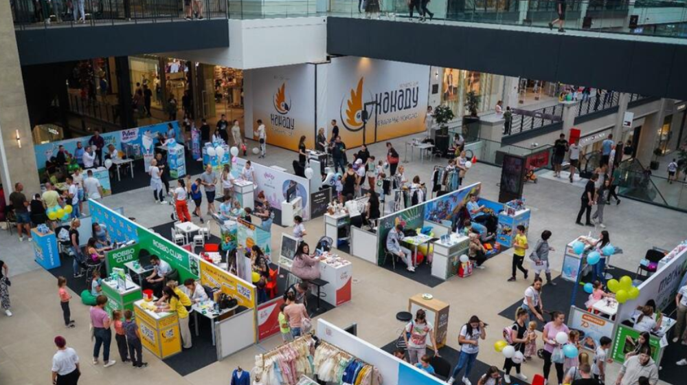 Novogodišnji Dečiji sajam u Beogradu: Prikupljanje humanitarnih paketića za najmlađe 11