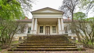 Prodaje se dvorac porodice Dunđerski, kao i park, šuma i zemljište u stečaju, Opština Novi Bečej otkupljuje umetnine 9