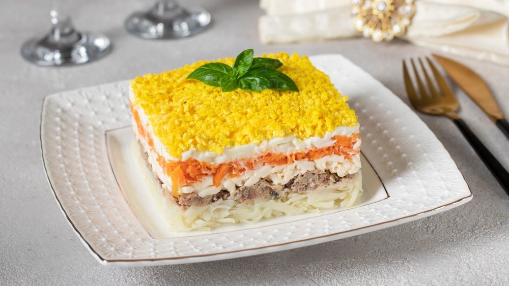 Mimoza salata: Jednostavan recept za svečane prilike