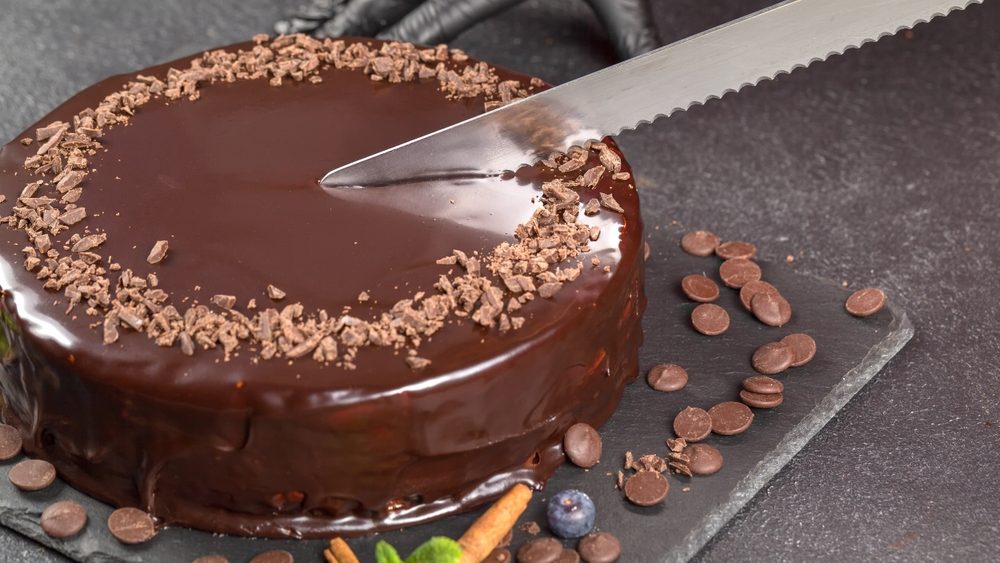 Sve vreme pogrešno sečemo tortu: Tajna je u ovom nožu koji uvek daje savršen rezultat