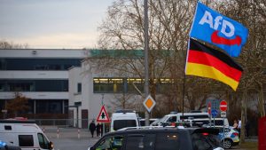 Berlinsko javno tužilaštvo podiglo je optužnicu zbog upotrebe neustavnih simbola protiv poslanika Bundestaga starog 60 godina, iz stranke Alternativa za Nemačku (AfD).