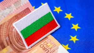 Bugarska će od prvog januara moći da uđe u zonu evra iako je vlada u Sofiji podnela ostavku posle masovnih višenedeljnih demonstracija građana koji su negodovali zbog raširene korupcije u sistemu vlasti.