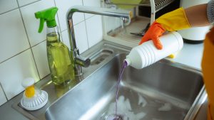 Zaboravite skupe hemikalije: Ovaj jednostavan kućni trik rešava zapušen odvod bez muke 20 odvod