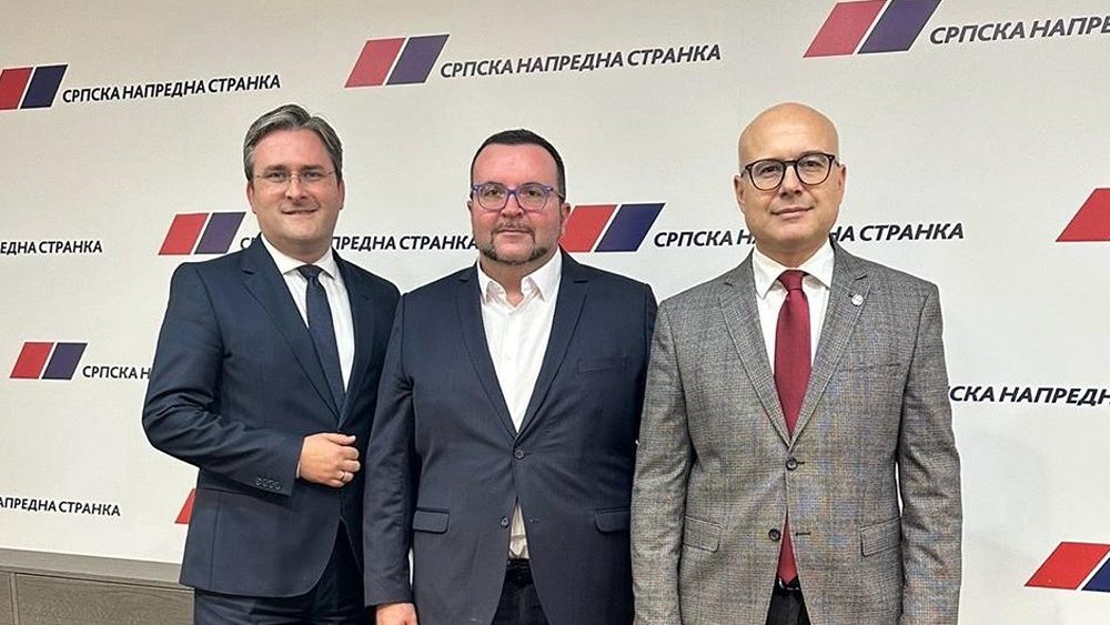 "Njima je potrebna lekarska pomoć": Niški Pokret za narod i državu o studentima i lekarima koji su ukazali na propuste na izborima za LKS 2 "Njima je potrebna lekarska pomoć": Niški Pokret za narod i državu o studentima i lekarima koji su ukazali na propuste na izborima za LKS 3