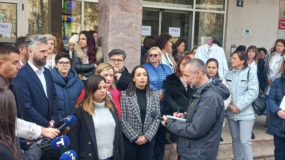 Šta je opozicija poručila pre sednice Skupštine grada Beograda? 1