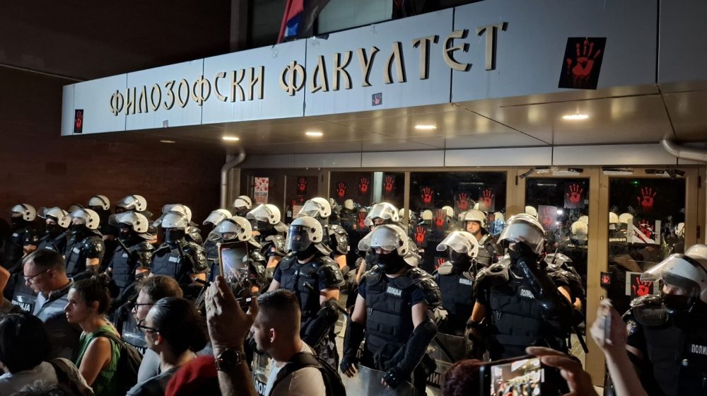 Režim u obračunu: Policija upregnuta, građani prebijeni, na tužioce lov otvoren 10