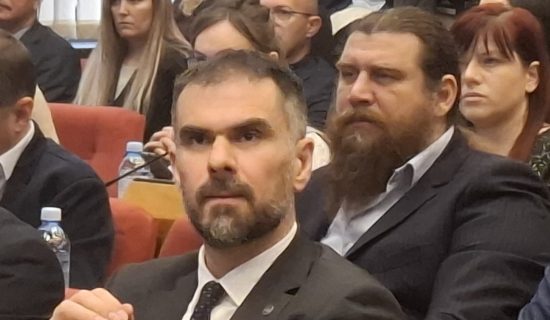 Učenici škole u Novom Sadu: Gradonačelnik nije poželjan u našoj školi 7