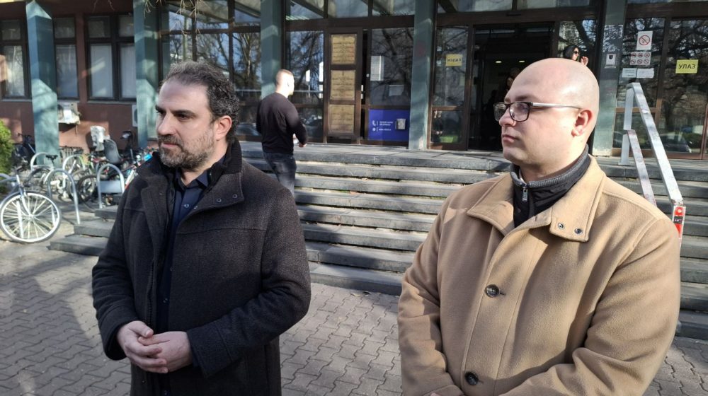 Radivoje Jovović prvi dan na slobodi proveo ispred suda: "Brojni ljudi su i dalje u pritvoru, moramo se boriti za njih" 7