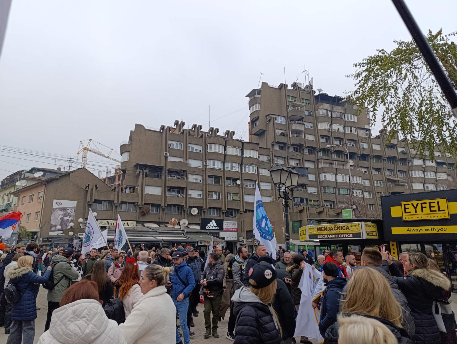 Završen protest "Ili oni ili mi" u Novom Pazaru: DUNP-ovi studenti i profesori simboli protiv nepravde, verbalno napadnut Fahrudin Kladničanin direktor Akademske inicijative Forum 10 (VIDEO, FOTO) 2