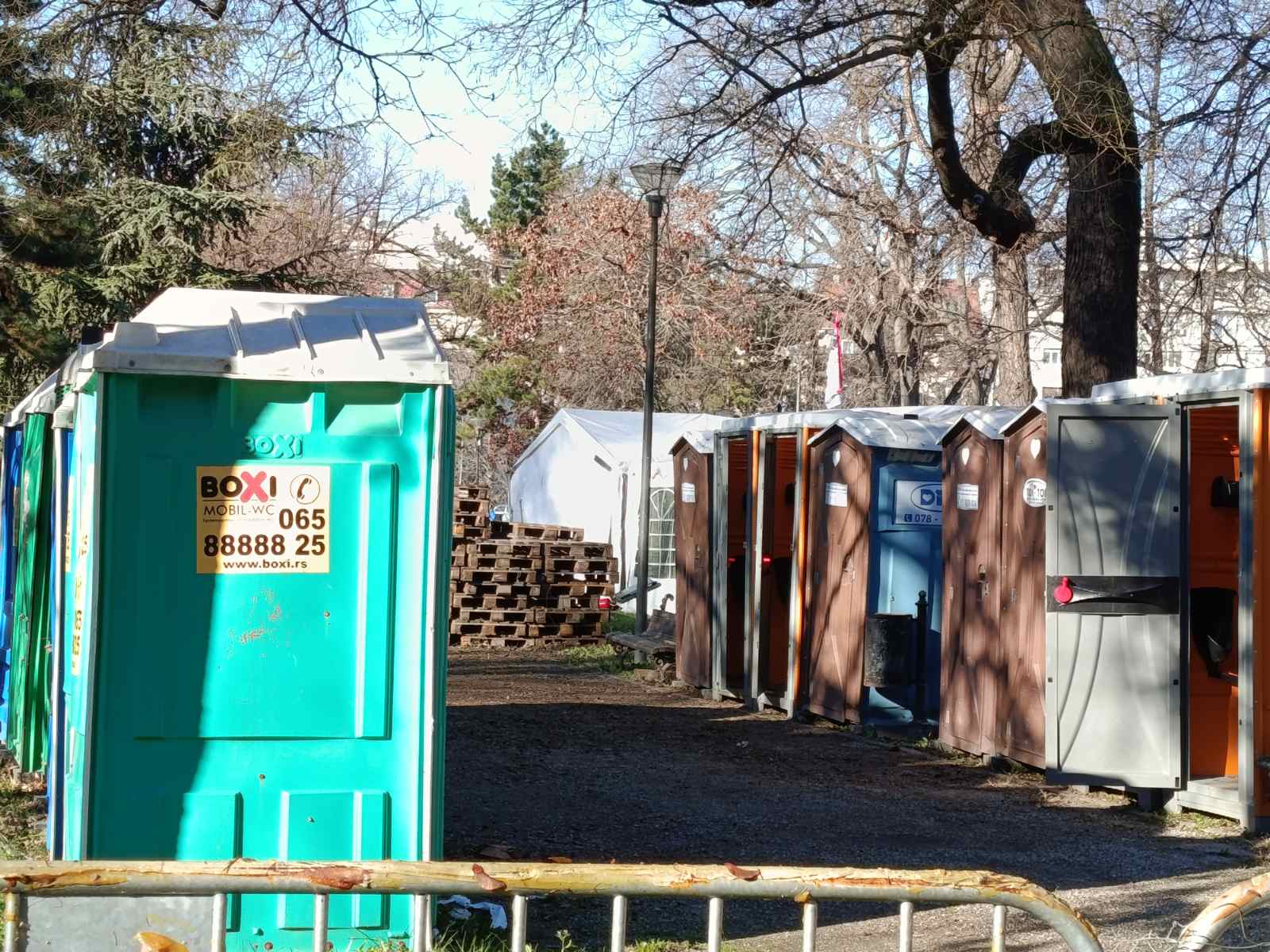 Ćacilend Bežićno selo