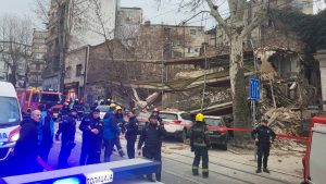 Stara zgrada u ulici Džordža Vašingtona srušila se danas, kako javlja reporter Danasa. Kako Danas saznaje iz Hitne pomoći, nema povređenih.