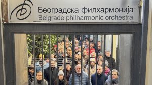 Od četvrtka dirigent Bojan Suđić je, potpisivanjem ugovora sa Beogradskom filharmonijom, postao i zvanično njen vršilac dužnosti direktora, iako 102 od 114 članova ovog muzičkog kolektiva traži da se nova trajna uprava BGF izabere na konkursu, u skladu sa zakonom, a ne da se imenovanjem Vlade Srbije produži četvorogodišnje v.d. stanje.