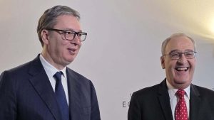 Predsednikovi diplomatski susreti - u hodniku 9