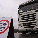 Prevoznici drugi dan blokiraju teretni saobraćaj na graničnim prelazima Severne Makedonije 7