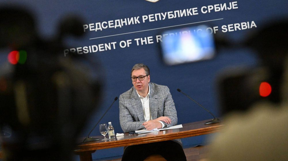 Građanima loše u 2025., Vučić povećava plate policajcima 13