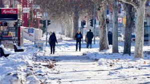 Niš: Stanovnici romskog naselja blokirali saobraćajnicu, nemaju struju dva i po meseca zbog duga 6