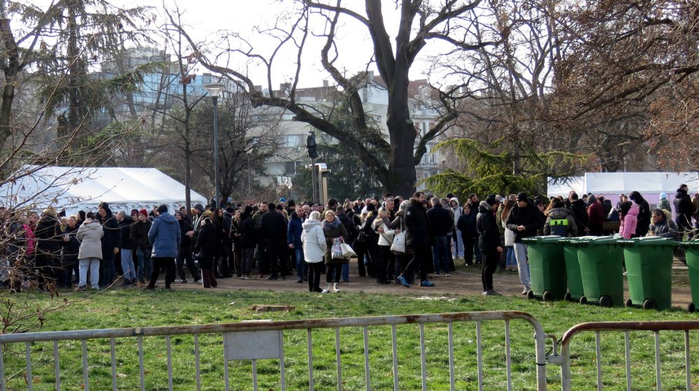 Studenti i građani zviždali okupljenima u Pionirskom parku, iz parka se čule rodoljubive pesme 1
