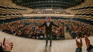 Premijera filma "Svadba" u prepunoj Plavoj dvorani Sava centra potvrdila je da ovaj regionalni filmski hit na velika vrata ulazi u bioskopske dvorane sa tendencijom da bude među najgledanijim projektima decenije. Nakon projekcije, usledio je gromoglasni aplauz i ovacije koje su trajale punih 10 minuta za glumačku i autorsku ekipu.