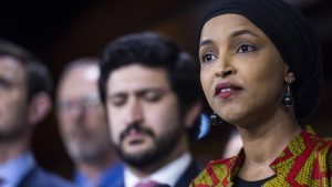 Tramp bi da je protera: Ko je Ilhan Omar, kongresmenka koja je poprskana nepoznatom tečnošću? 7