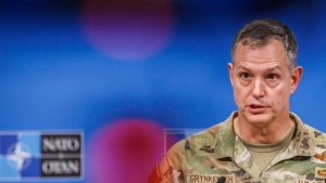  

 

Vrhovni komandant snaga NATO-a u Evropi, američki general Aleksus Grinkevič izjavio je danas da je "NATO daleko od krizne situacije" posle pretnje predsednika SAD Donalda Trampa da će zauzeti Grenland, autonomne teritorije Danske koja je članica NATO-a.

 