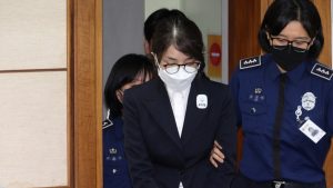 Sve je počelo jednom dizajnerskom torbom. Zatim drugom, pa luksuznom ogrlicom i još mnogo toga.