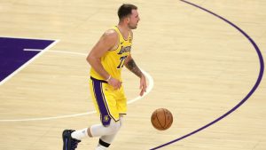 Luka Dončić blistao u pobedi Lejkersa nad Čikagom (VIDEO) 5 Luka Dončić