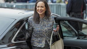 Venecuelanska opoziciona liderka Marija Korina Mačado obećala je da će se vratiti u Venecuelu „što je pre moguće“ nakon što su Sjedinjene Države zarobile Nikolasa Madura, upozorivši da sadašnji režim pojačava unutrašnji obračun sa neistomišljenicima i novinarima, prenosi Fox News.