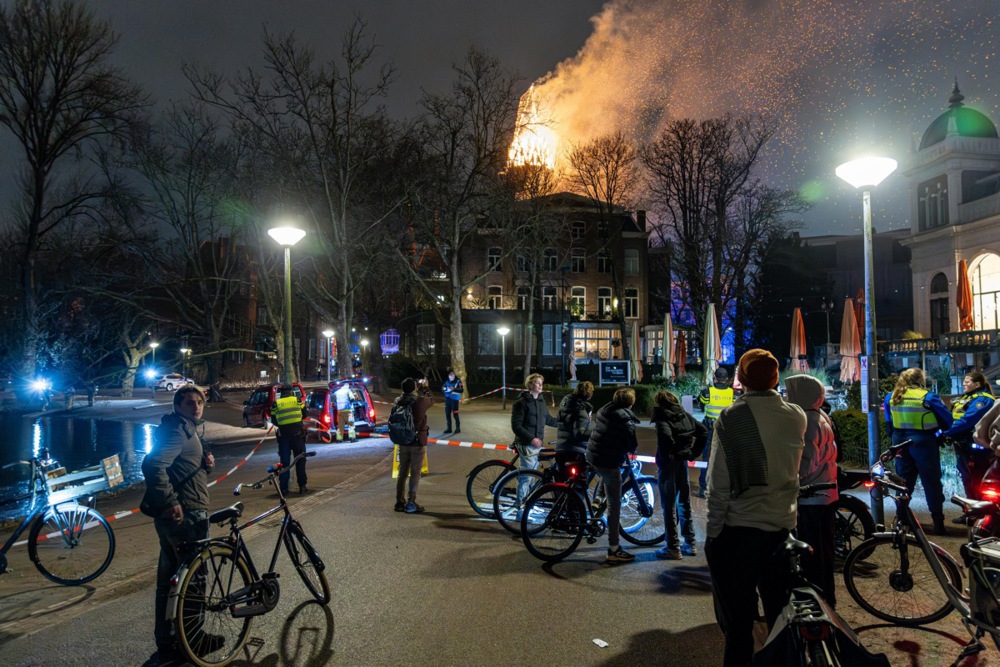 (VIDEO, FOTO) Požar u Amsterdamu, gori crkva stara 150 godina 2