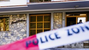 (VIDEO, FOTO) Zvaničnici pojasnili šta je mogući uzok tragedije u baru u švajcarskom skijalištu tokom proslave Nove godine: Stradalo "nekoliko desetina" osoba, a oko 100 povređeno 5