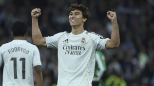 Real Madrid je započeo godinu ubedljivom pobedom u domaćem šampionatu koja je pružila preko potrebno olakšanje Ćabiju Alonsu kome su mediji u Španiji predviđali otkaz na klupi slavnog tima.