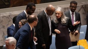 
Visoki komesarijat Ujedinjenih nacija za ljudska prava saopštio je danas da svetska zajednica mora jasno reći da američka intervencija u Venecueli predstavlja kršenje međunarodnog prava koje čini svet manje bezbednim.