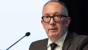 Zvaničnici gradskog veća Kran-Montane, gde je u požaru u jednom baru prilikom proslave Nove godine poginulo 40 i povređeno 116 ljudi, saopštili su danas da sarađuju sa rukovodstvom tog bara kako bi utvrdili uzroke incidenta.