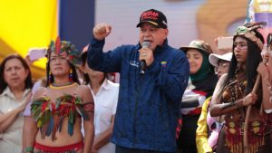 U ranim jutarnjim satima u subotu, ubrzo nakon što je predsednik Venecuele Nikolas Maduro uhapšen, sa povezom na očima i odveden u Sjedinjene Države, pojavio se video ministra unutrašnjih poslova Diosdada Kabela okruženog grupom naoružanih ljudi u Karakasu.