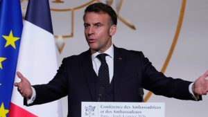Francuski predsednik Emanuel Makron je u vreme ofanziva predsednika SAD Donalda Trampa širom sveta rekao da "odbacuje novi kolonijalizam" i "nemoć i vazalstvo".