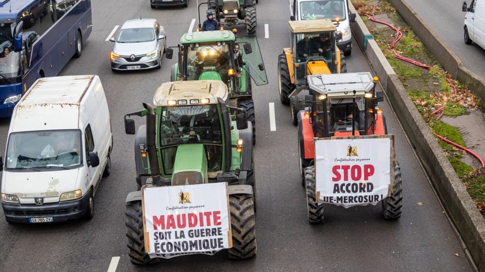 Novi protesti poljoprivrednika: Oko 350 traktora na ulicama Pariza 10