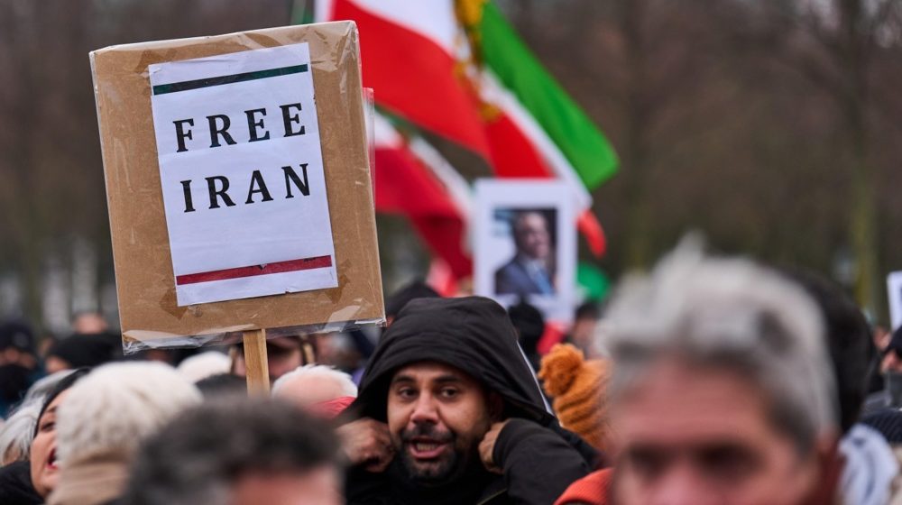 Dve nedelje protesta u Iranu, stradalo 65 osoba, dok je više od 2.300 uhapšeno: Stejt Department upozorio "ne igrajte se sa Trampom" 1