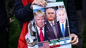 Predsednik iranskog parlamenta Mohamed Bager Kalibaf upozorio je danas da će američka vojska i Izrael biti "legitimne mete" ako Sjedinjene Države, kako je pretio predsednik Donald Tramp, napadnu Islamsku Republiku zbog tekućih protesta koji potresaju zemlju, dok izveštaji aktivistia govore da su dosad stradala najmanje 203 demonstranta.