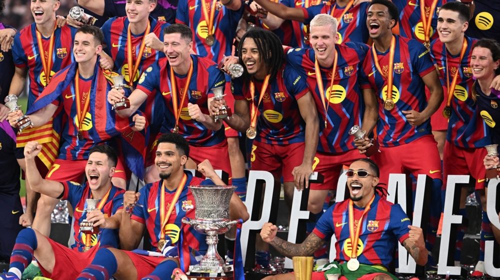 (VIDEO) Mbape nije sportski podneo poraz od Barselone: Nije dozvolio saigračima da odaju počast osvajačima trofeja 8