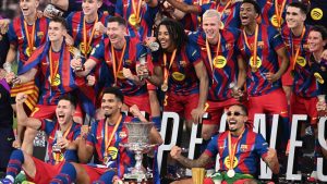 (VIDEO) Mbape nije sportski podneo poraz od Barselone: Nije dozvolio saigračima da odaju počast osvajačima trofeja 25