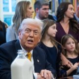 "Sećate li se onih dana kada smo bili deca": Unutar Trampovog ludog sveta 5