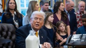 "Sećate li se onih dana kada smo bili deca": Unutar Trampovog ludog sveta 6