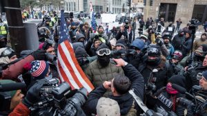 (VIDEO) Agenti Imigracione službe u Minesoti: Provalili mu u stan, uperili pištolj, izveli ga osudno odevenog na -10 stepeni 3