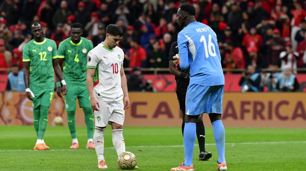 (VIDEO) Penal o kojem priča ceo svet: Pogledajte za kakav kontakt je sudija pokazao na belu tačku u meču za šampiona Afrike 9