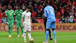 (VIDEO) Penal o kojem priča ceo svet: Pogledajte za kakav kontakt je sudija pokazao na belu tačku u meču za šampiona Afrike 2